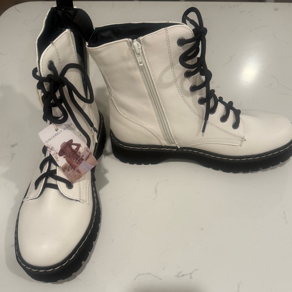 NWT White Combat Boots Lace Up Lug Sole Size 9.5 Sincerely Jules Harley - Picture 6 of 9